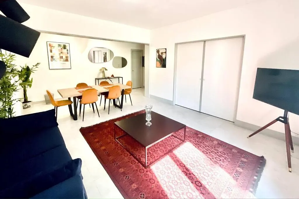 Апартаменты Gustave - Charming Eiffel Tower Appartement - Париж