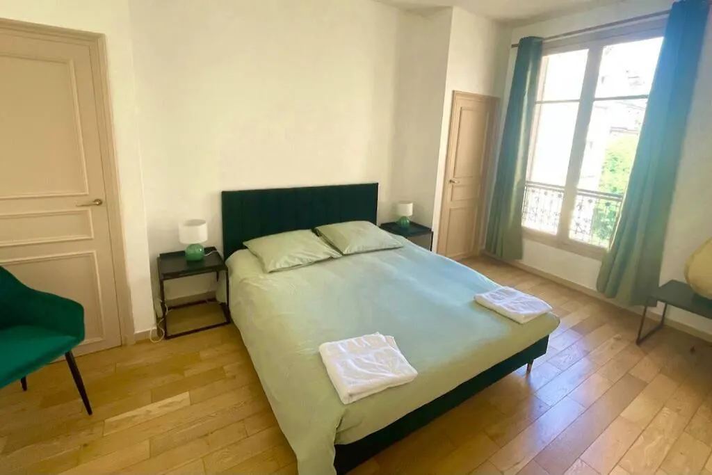 Gustave - Charming Eiffel Tower Appartement - Париж Апартаменты