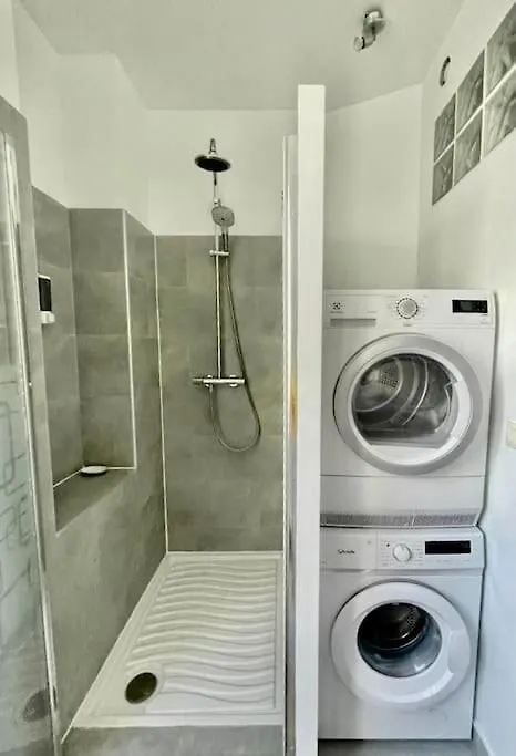 Gustave - Charming Eiffel Tower Appartement - Париж Апартаменты